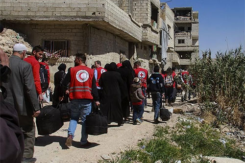 Miles de civiles abandonan Ghouta Oriental Miles de civiles abandonan Ghouta Oriental a través de un corredor seguro